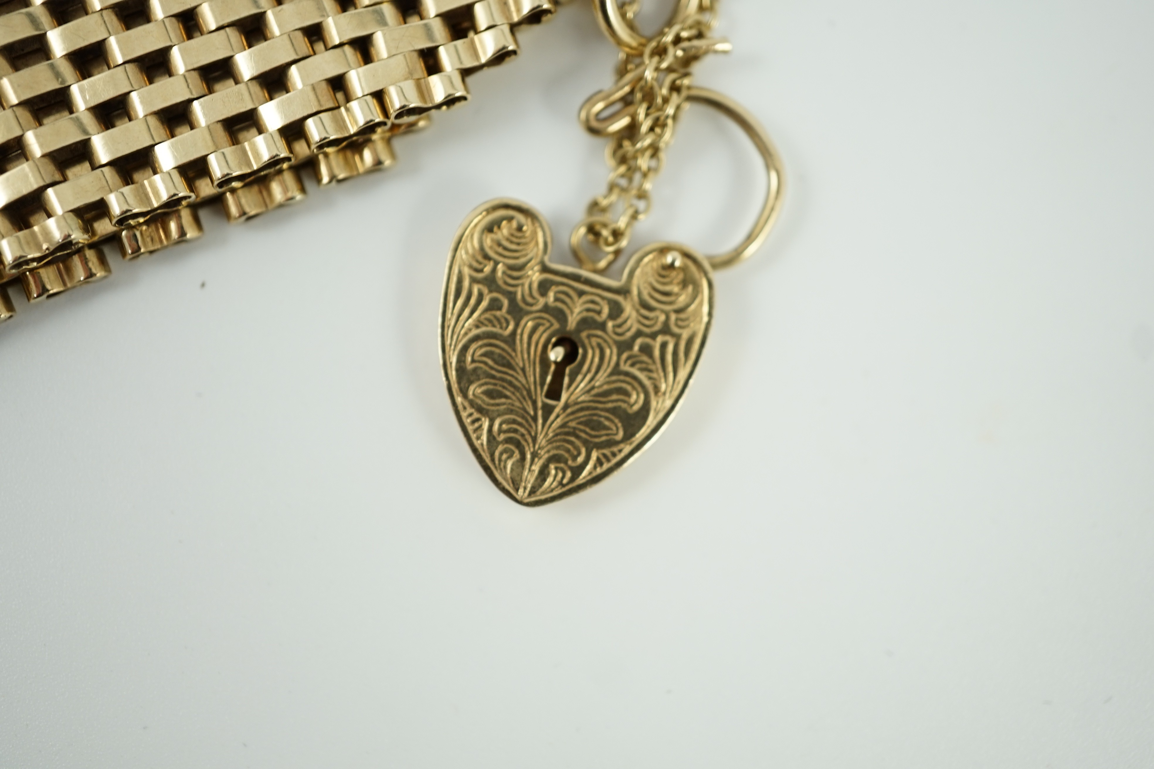 A modern 9ct gold gate link bracelet, with heart shaped padlock clasp, 14cm, 33.2 grams.